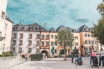 Contact background light - BARNES Luxembourg - Immobilier de luxe, appartements et maisons de prestige au Luxembourg