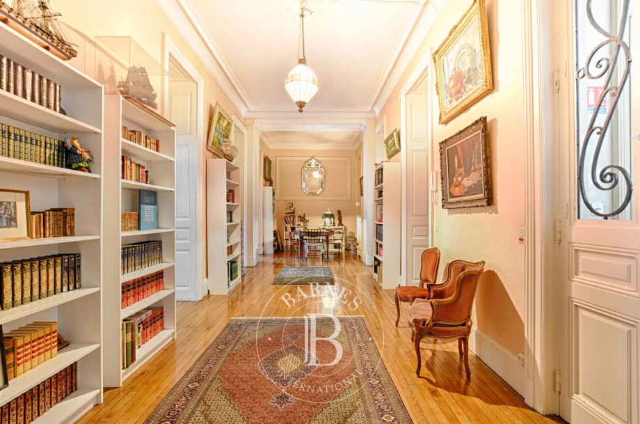 img-gallery