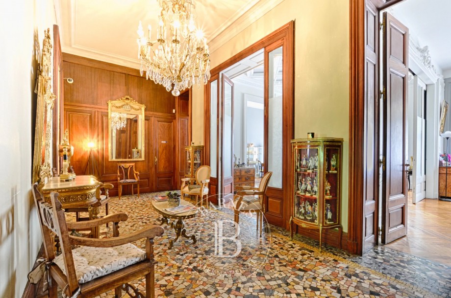 img-gallery
