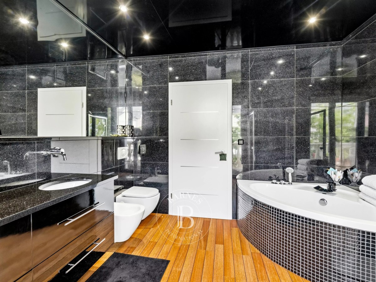 img-gallery