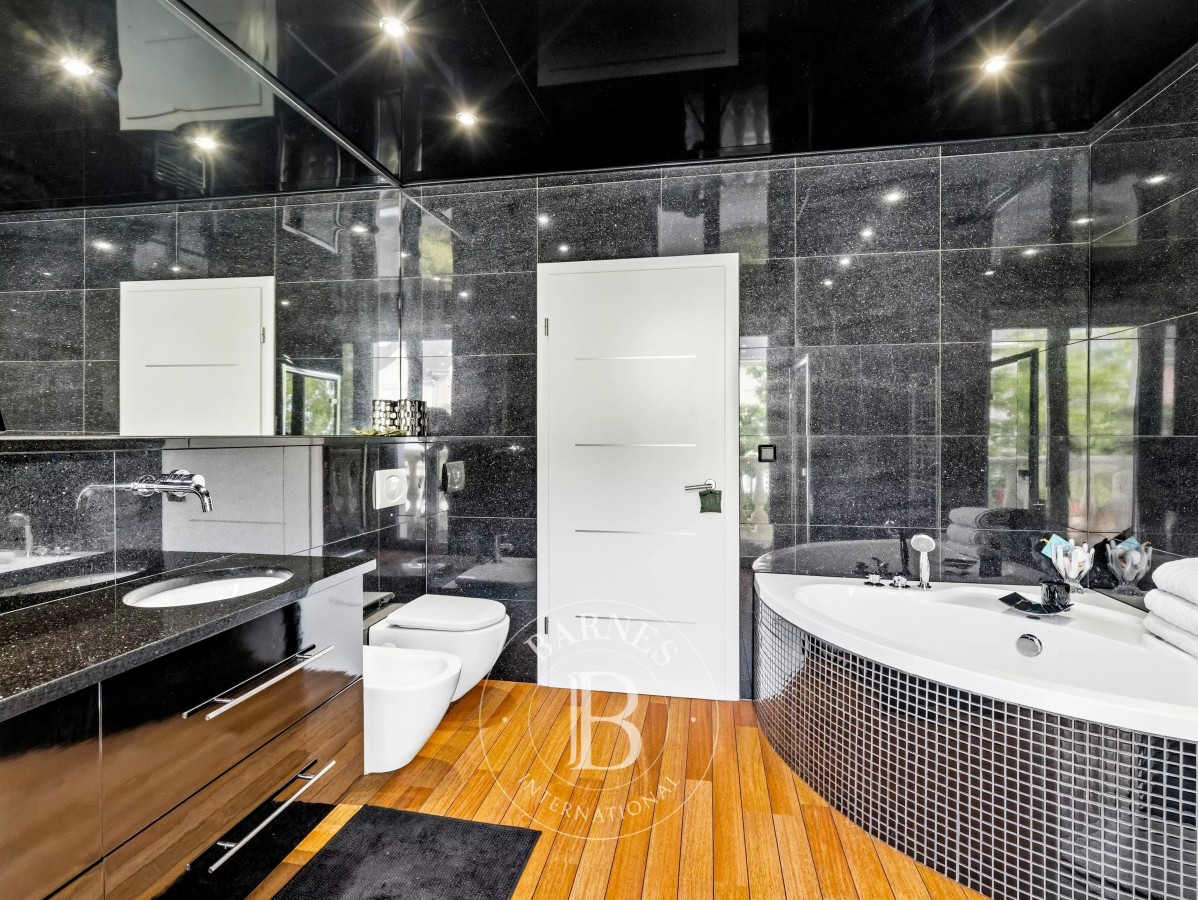 img-gallery