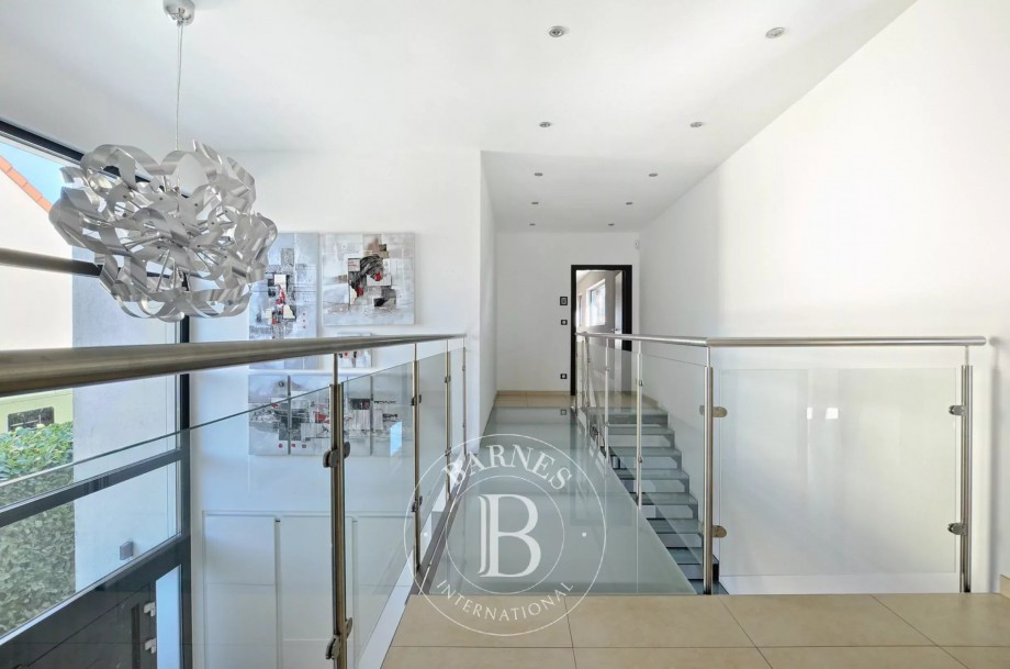 img-gallery