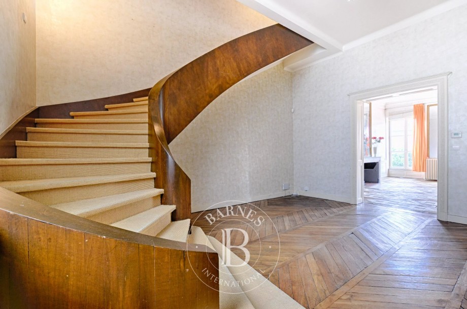 img-gallery