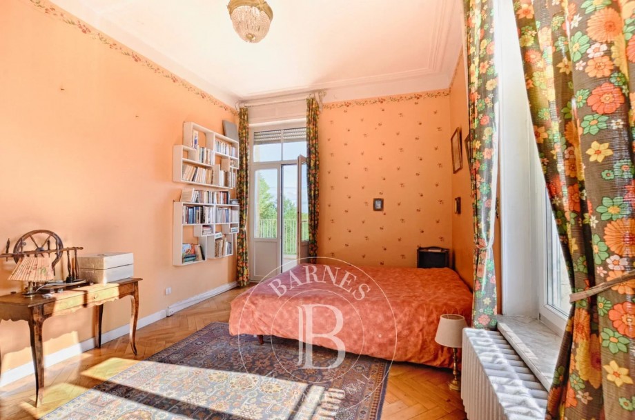 img-gallery