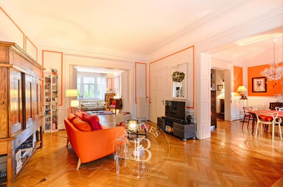 img-gallery