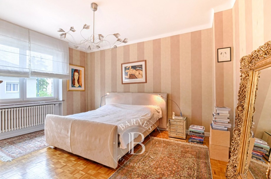 img-gallery