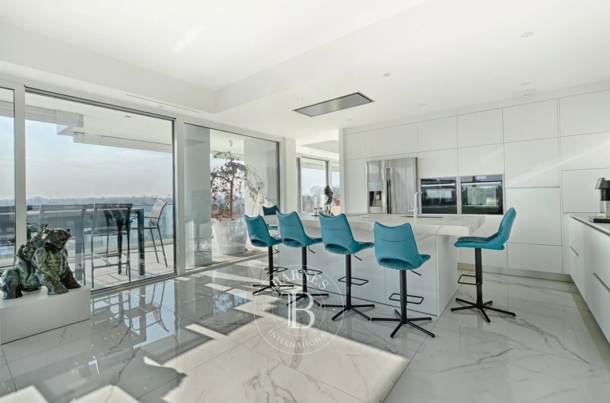 img-gallery