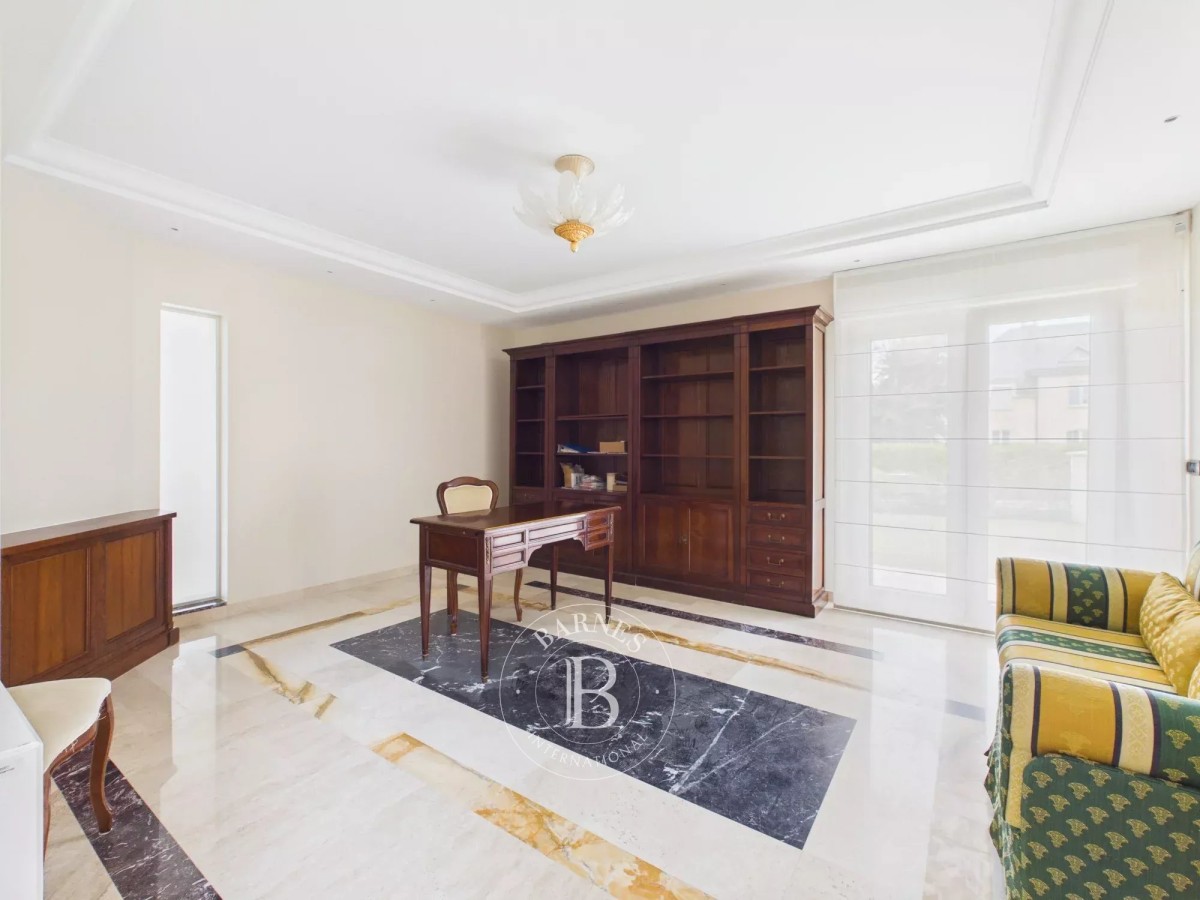 img-gallery