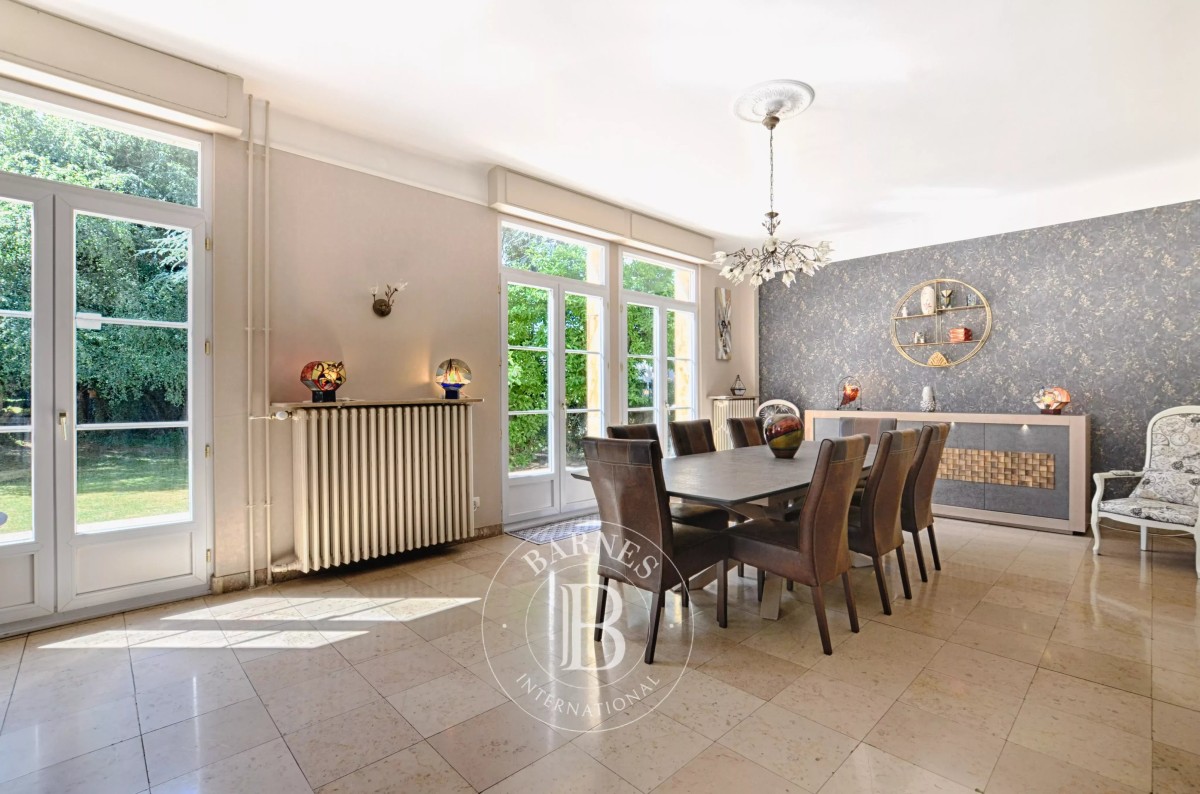 img-gallery