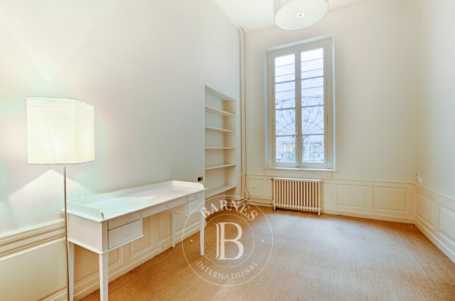 img-gallery