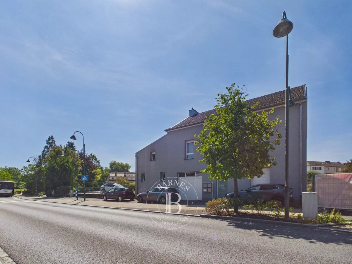 Rental income building for sale - Mamer - Fenced garden