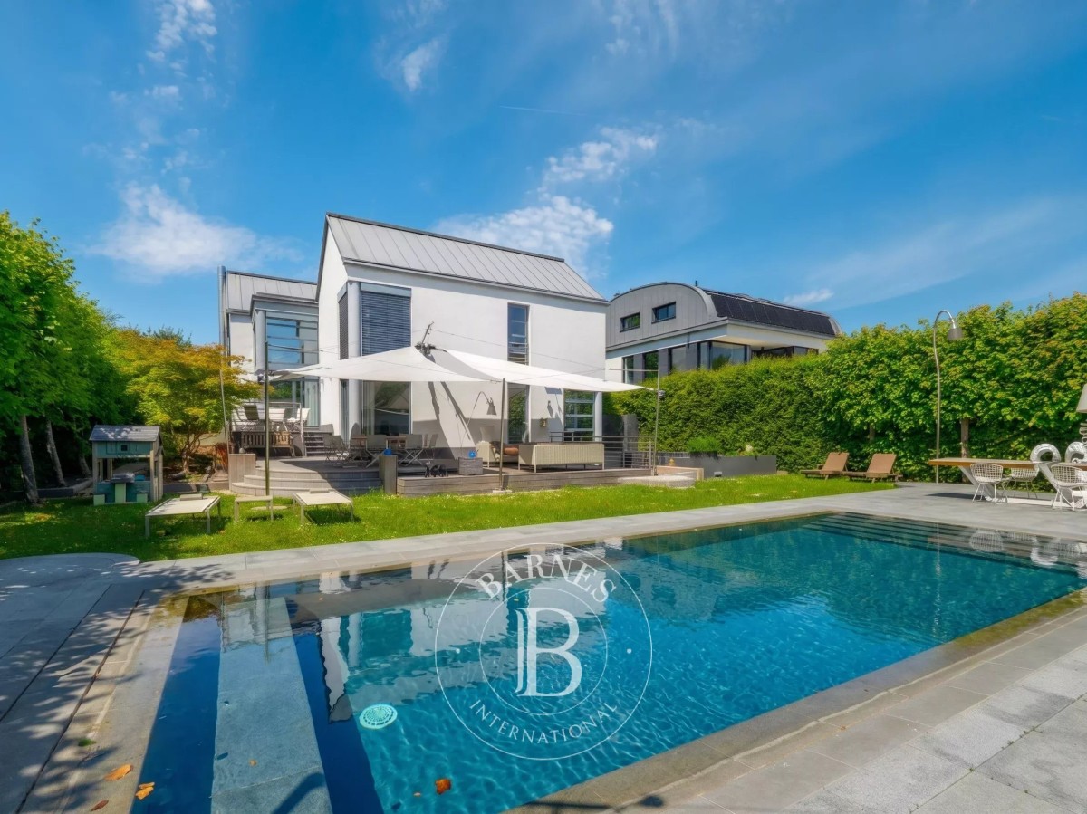 Detached Villa Sale - Hesperange - 390 m² living space - 5 Bedrooms