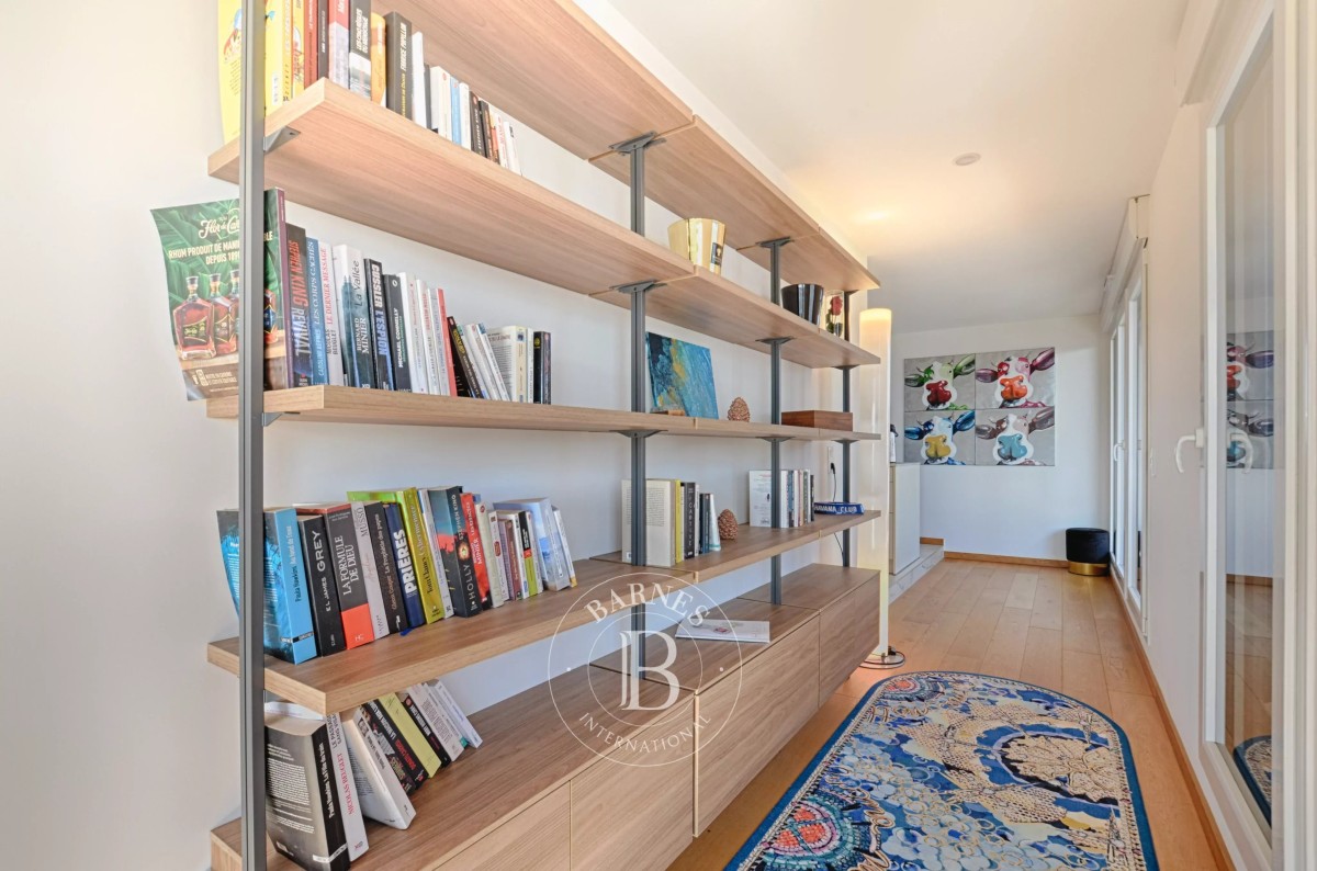 img-gallery