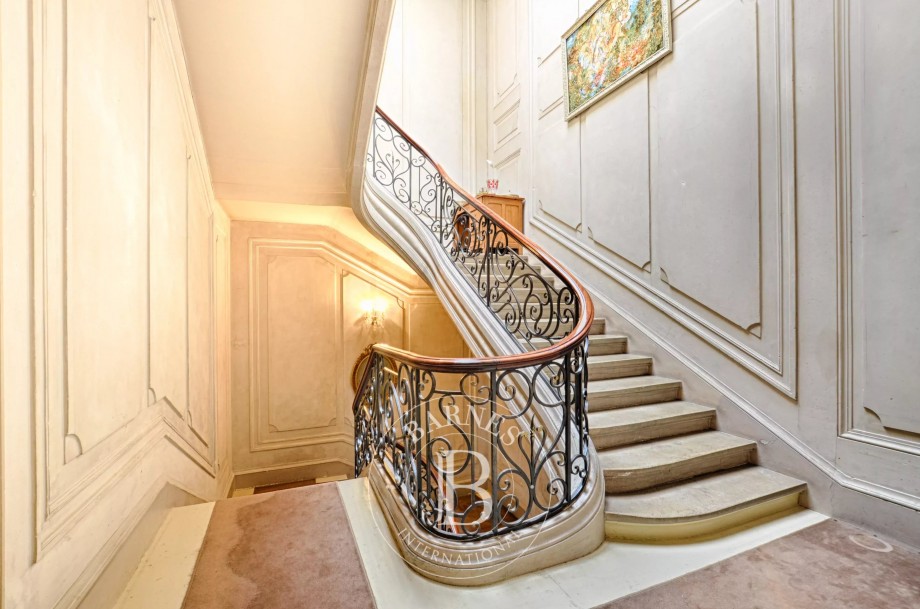 img-gallery