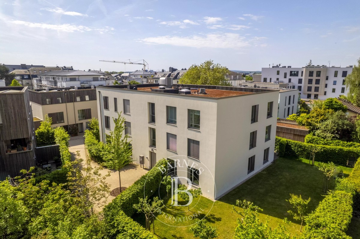 For sale - 2-bedroom apartment with 350m2 garden - Limpertsberg