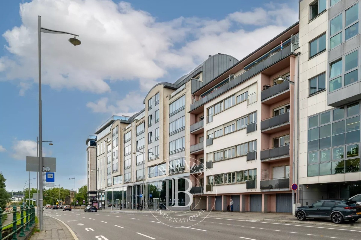 Open-plan apartment in the heart of the city - picture 1