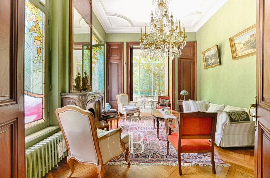 img-gallery
