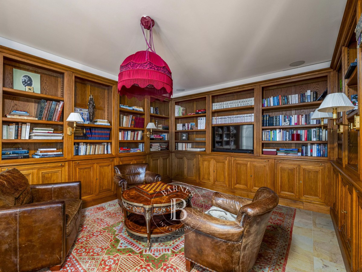 img-gallery