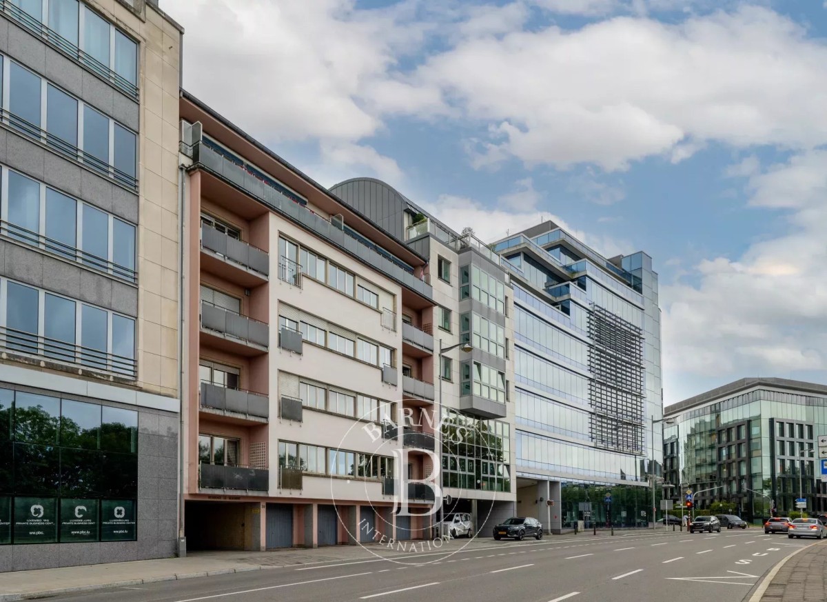 Open-plan apartment in the heart of the city - picture 2