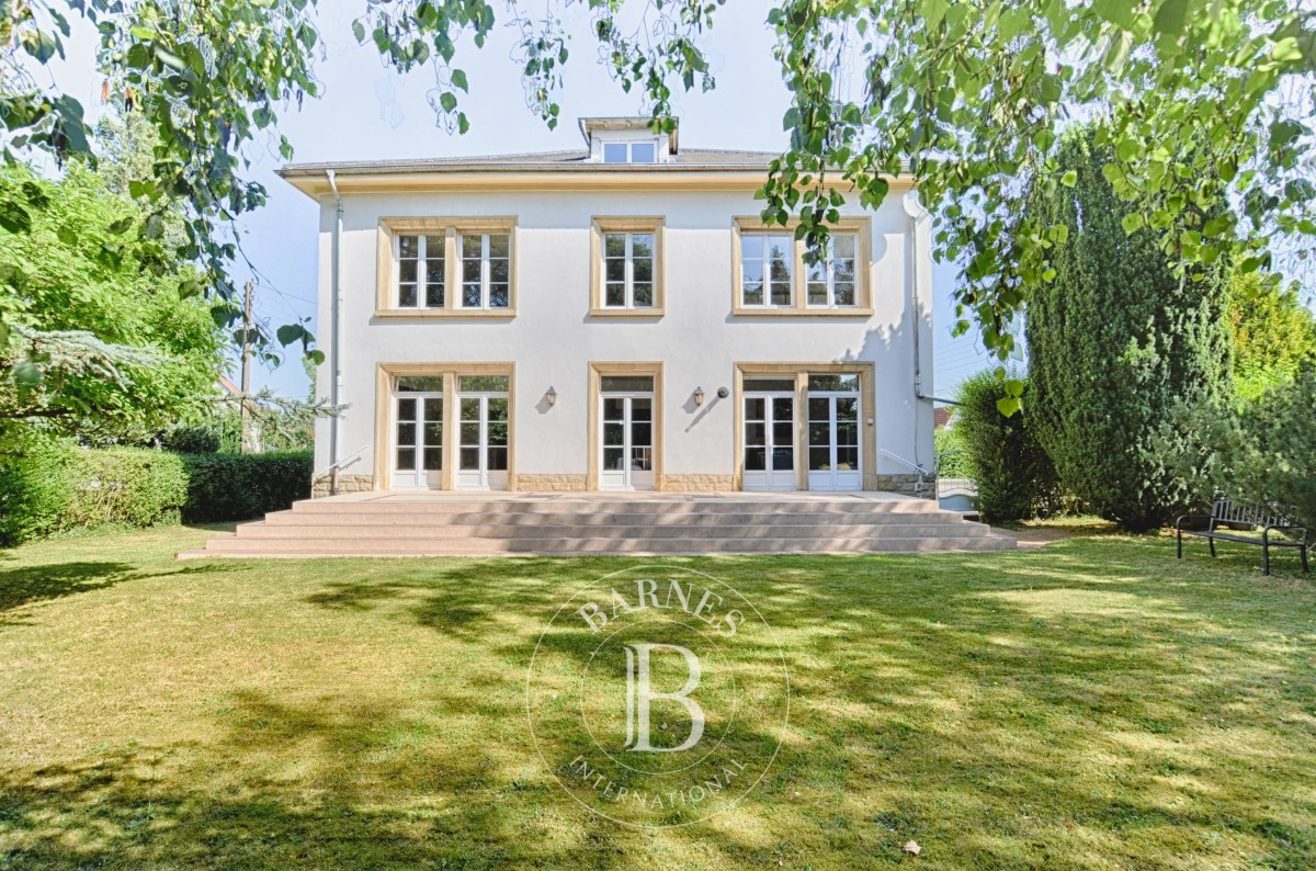 House Neufchef - picture 1