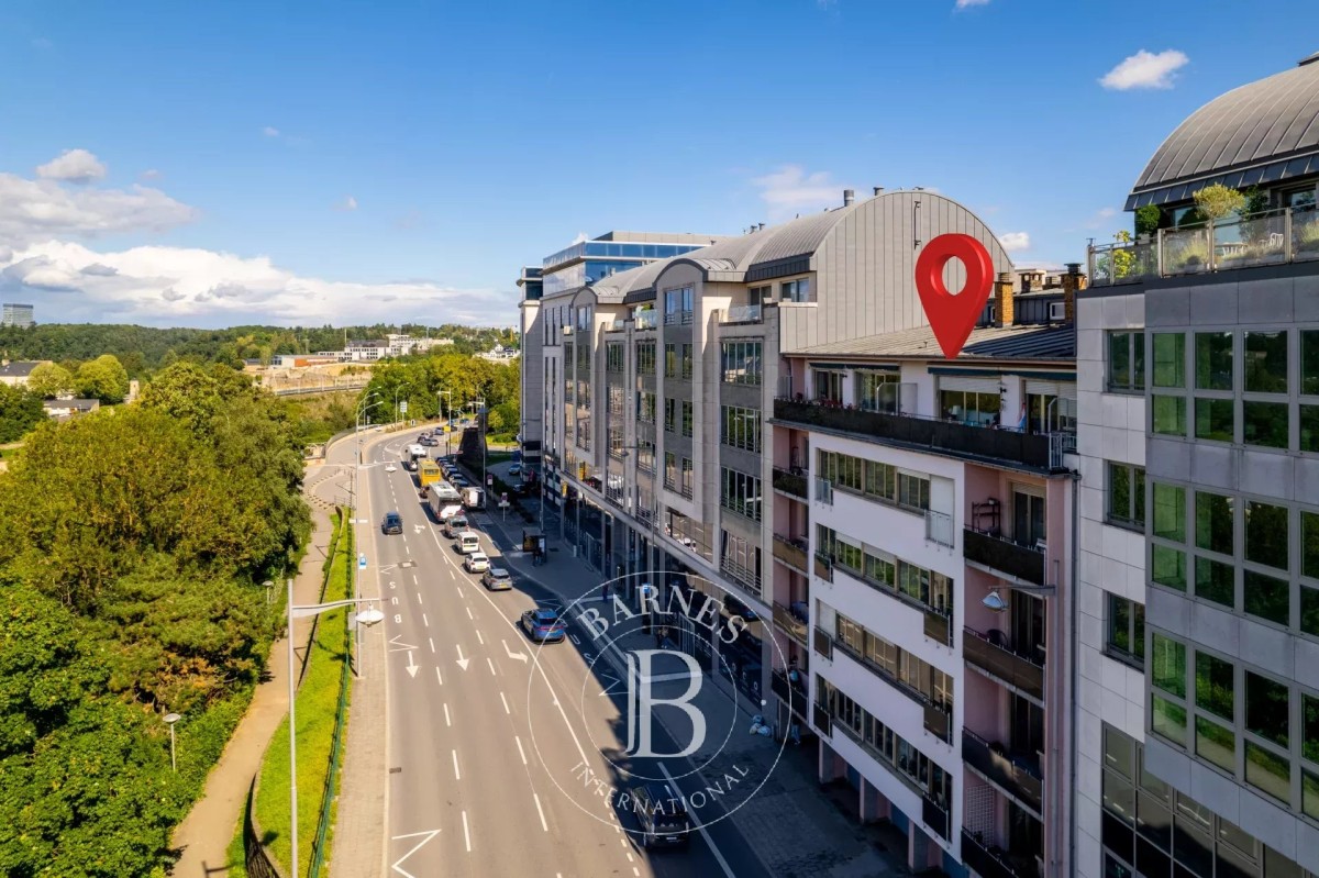 Open-plan apartment in the heart of the city - picture 5