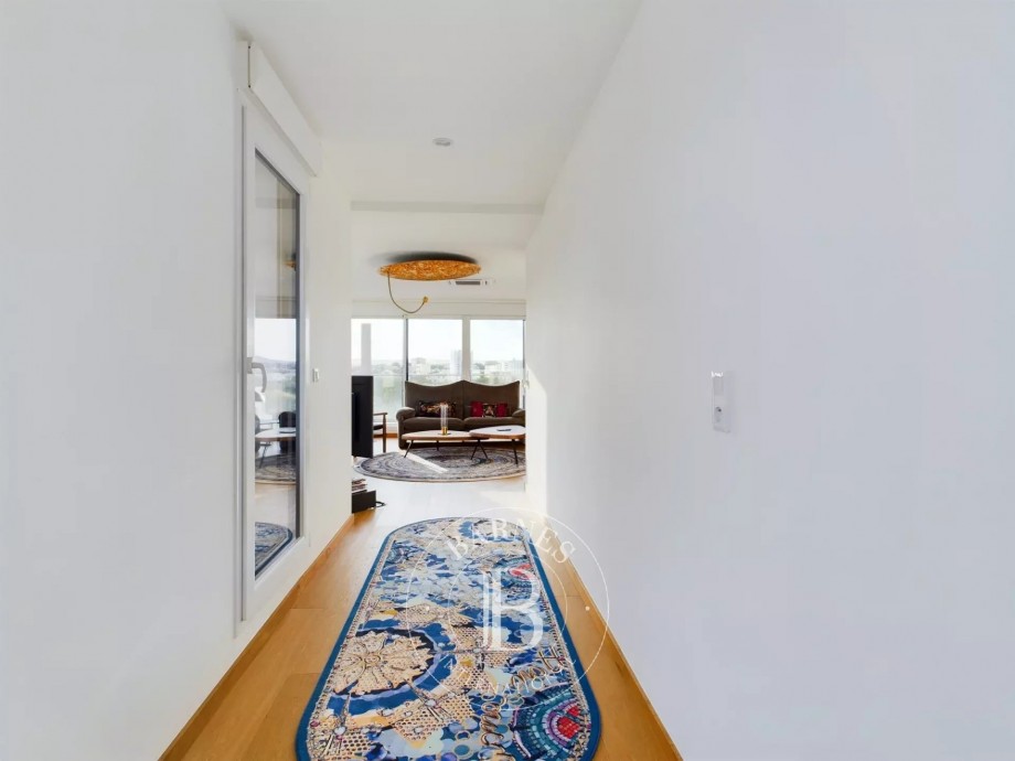 img-gallery