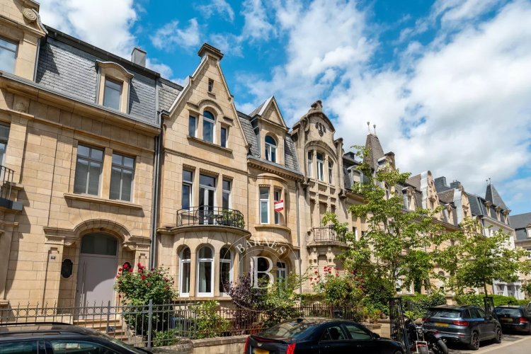 Beautiful townhouse for sale... - picture 1