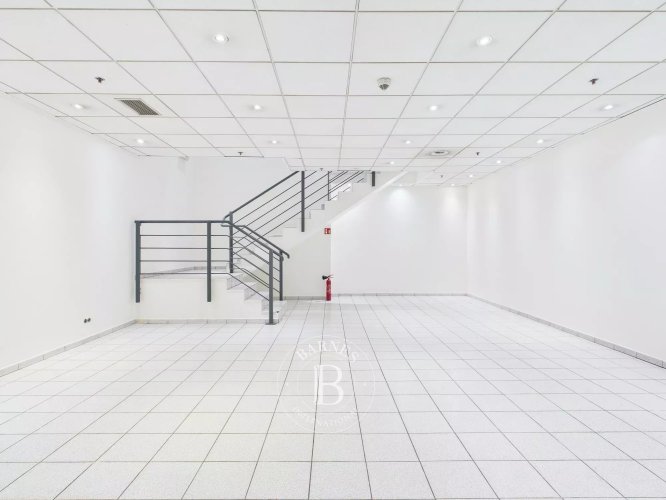 For Rent - Commercial Space -... - picture 2